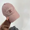 Boné de Baseball Estilo Americano com Bordado de Letras Color-Block Desgastado para Mulheres com Circunferência de Cabeça Grande, Faz o Rosto Parecer Menor, Boné Versátil Casual com Aba Curta para Homens, Tendência