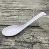Colher de melamina com cabo curvo e gancho, colher de porcelana com cabo longo, antiderrapante, para uso em hotéis e restaurantes, ideal para sopas e ramen.