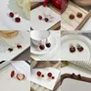 Aretes Geométricos Rojos Ankela Festivos de Año Nuevo Nicho Temperamento Venta Caliente Aretes de Botón Otoño/Invierno 2026 Venta al por Mayor de Pendientes