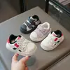Zapatos para niños pequeños para bebés niños, zapatos de algodón con forro polar añadido para abrigar, zapatillas de skate para niños, zapatos para bebés niñas en otoño e invierno, zapatos de suela blanda para niños pequeños