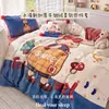 2026 Nuevo Estilo de Pompón Engrosado Estampado Formato Grande Dibujos Animados Alto Gramaje Leche Polar Conjunto de Tres Piezas Conjunto de Cuatro Piezas Sábana Cama Cama