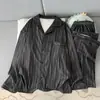 Pijama de terciopelo sintético para hombre para otoño e invierno, cárdigan simple casual de terciopelo fino, conjunto de ropa de casa cálida de manga larga y pantalón largo