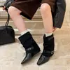 Botas de Moda Fivela Retrô Couro Macio Botas de Calça Femininas 2026 Nova Bico Fino Botas Elegantes Tendência