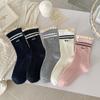 25 Calcetines Nuevos de Otoño e Invierno para Mujer con Letras Bordadas de Dos Barras y Encaje para Niñas Calcetines de Media Caña de Moda Ins Calcetines de Zhuji