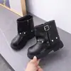 Otoño 2026 Nuevos Zapatos para Niños Moda Geniales Botas tipo Martin Estilo Británico Retro Remaches Botas de Moda Forradas de Felpa para Niñas
