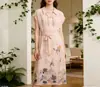 2026 Verano Nueva Moda Elegante Temperamento Solapa Botón de Rana Estampado de Mariposa Sin Mangas Vestido Midi 276