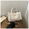 Bolso de alta gama para mujer, nuevo estilo 2026, moderno, de verano, elegante, popular, para exteriores, de mano, de un solo hombro, cruzado, tipo cubo
