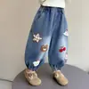 Jeans bordados de oso estilo coreano para niñas, pantalones largos elegantes de moda para otoño e invierno 2026 para niñas pequeñas