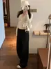 Camisa Preta de Renda com Decote V 'Pure Desire' para Mulheres, Estilo Francês Outono/Inverno, Malha Slim Fit Emagrecedora, Camada Interna