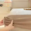 Sábana Bajera Ajustable de Terciopelo de Leche Pieza Única Otoño e Invierno Más Terciopelo Terciopelo de Coral Funda de Cama Cubre Cama Funda de Colchón Universal Todas las Estaciones Artículo Único Al por Mayor