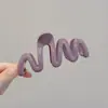Pinza para el pelo semi-recogido con un diseño floral de alta gama, Pasador de lujo ligero, Pinza de tiburón con forma de corazón para cabello fino, Pinza de pelo con lazo de tamaño mediano para mujer
