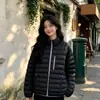 Otoño/Invierno 2026 Nuevo Estilo Ligera para Exteriores Cuello Alto Cálida Chaqueta de Algodón para Mujer Corta Casual Estilo Acanalado Chaqueta para Pareja