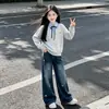 Traje Estilo Coreano Primavera y Otoño 2026 Nuevo Diseño Bloque de Color Falso Dos Piezas Sudadera Conjunto de Dos Piezas Jeans Casual Tendencia