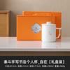 Fabricante Dehua Jade Grasa de Cordero Taza de Té Cerámica Escrita a Mano Taza de Oficina Separación de Té y Agua Taza de Té Caja de Regalo con Tapa