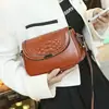 Bolsa Feminina de Couro Genuíno 2026 Novo Estilo Padrão Crocodilo Couro Bovino Cera de Óleo Bolsa Quadrada Pequena Estilosa Fashionável Toque de Luxo Bolsa Transversal Bolsa Pequena
