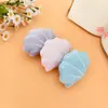 Muñeca de Peluche con Forma de Concha de Dibujos Animados Broche DIY Llavero Colgante para Bolso Accesorios de Decoración para Ropa Zapatos Calcetines