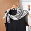 Pañuelo Cuadrado Delgado para el Viaje Diario, Estilo Simple y Elegante para Mujer, Camisa Versátil con Pañuelo de Seda Decorativo Pequeño