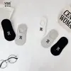 Calcetines de malla transpirables de verano Yishuangshuang estilo coreano con letras, calcetines invisibles de algodón peinado, calcetines tipo botín negros, blancos y grises para niños mayores