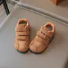 Tênis de Lona com Solado Grosso de Camurça e Velcro Estilo Coreano para Meninas 2026 Novo Tênis Casual Cor Café para Meninas Slip-on Tendência