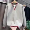Estilo old money, marca de moda, suéter de punto versátil con bloques de color y cuello en V, de manga larga para hombre, cálido y con aspecto de capas para otoño e invierno