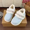 Sapatos de algodão da moda estilo coreano para mulheres, nova coleção de inverno 2026, forrados com fleece, sola grossa, com fecho de velcro, que aumentam a altura, versáteis, botinhas curtas de algodão