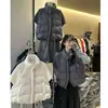 Chaqueta corta de plumón de punto patchwork estilo coreano con cuello alto para mujer, nueva colección de invierno 2026, prenda exterior tipo chaleco acolchado de alta gama