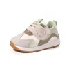 Coleção de primavera e outono: sapatos de caminhada populares de sola macia para bebês meninas, sapatos casuais da moda para meninos e tênis esportivos populares para crianças