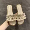 Sandalias de encaje estilo hada con hoja de loto para mujer, verano 2023, nuevas, versátiles, suaves, perla, planas, para vestido, chanclas