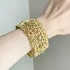 Pulsera de Oro Pesado Industrial Hueca Incrustada con Diamantes para Mujer Estilo Palacio Retro Pulsera Ancha de Brazalete Para Banquetes Metálico Punk Nuevo