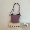 Outono/Inverno 2026 Estilo Coreano Tendência Nicho Fashionável Bolsa de Palha Versátil Casual Ombro Transversal Saco Balde Bolsa para Celular