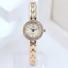 Reloj para Estudiante Jw Fresh Estilo Hong Kong con un Elegante Diseño Redondo, Reloj de Exportación con Esfera Digital e Incrustaciones de Diamantes, Nuevo Reloj de Moda de Cuarzo