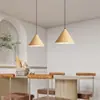 Lámpara de Mesa Moderna Minimalista Creativa para Mesita de Noche de Dormitorio Barra Retro de una Sola Cabeza Estilo Nórdico para Comedor Color Madera de Nogal con Veta Lámpara Colgante