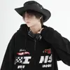 Diretamente do fabricante: um moletom de casal moderno estilo chinês com elementos de carros de corrida americanos, apresentando um logotipo, forro de fleece e um zíper. Adequado tanto para homens e mulheres