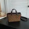 Colección de otoño transfronteriza nueva: bolso de hombro retro de gamuza para mujer, un bolso cruzado o de mano elegante y discreto para el día a día