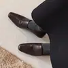 Mocassins Minimalistas Retrô em Couro Bovino Lavado 2026 Outono Salto Baixo Robusto Bico Quadrado Sapatos Pequenos de Couro Couro Genuíno Abertura Profunda Sapatos Únicos para Mulheres