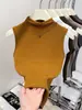 Camiseta sin mangas de color liso para mujer, cuello medio alto, corte ajustado, elegante y versátil, con un pequeño cuello alto, adecuada como prenda básica, top de verano