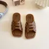Pantuflas de exterior para niñas, nuevo estilo coreano de verano 2025, sandalias tejidas de princesa a la moda, chanclas de una tira