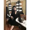 Vestido de Malla Patchwork de Color Sólido con Cuello en V y Mangas Largas para Mujer, Estilo Elegante de Alta Sociedad para la Temporada de Primavera, Vestido Corto Plisado