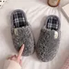 Chinelos Simples de Algodão Pelúcia Outono e Inverno para Mulheres, Quentes e Confortáveis para Casa, Estilo Casal, Chinelos de Pelo Domésticos para Homens