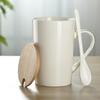Conjunto de caneca vermelha líquida logotipo conjunto de copo de cerâmica texto publicidade presentes letras de xícara de café com tampa de bambu colher de porcelana