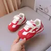 Novos Sapatos Infantis Primavera/Verão 2026: Sapatos Casuais Esportivos Confortáveis com Solado Macio para Meninos, Moda Coreana Retro Estiloso, Sapatos Forrest Gump para Meninas