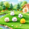 Paisaje en miniatura con lindas figuras de panda y conejo, adorables animalitos, accesorios decorativos DIY de jardinería y paisajismo, y pequeños adornos de escritorio