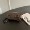 Bolsa transversal de couro encerado estilo coreano, design de nicho, bolsa de ombro para mulheres, novo modelo outono 2026, bolsa de ombro versátil de alta qualidade