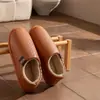 Pantuflas de Algodón Impermeables de PU para Hombre Invierno Nuevo Estilo Hogar Interior Antideslizantes Cálidas Cómodas Pareja Pantuflas de Algodón de Espalda Cerrada para Mujer