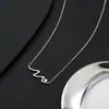 Banho de Ouro Real Zircônia Microincrustada Corrente de Clavícula com Temperamento Design de Nicho Feminino Superfície Metálica Cenário Onda Colar Atacado