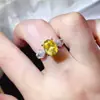 Anillo de Moissanita de 3 Quilates Colorido Ovalado Cielo Estrellado Anillo de Diamante de Forma Especial Colorido Huevo de Paloma Europeo y Americano Venta Caliente Transfronteriza