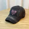 Nueva Gorra de Béisbol para Hombre y Mujer Primavera y Otoño 2025 Estilo Japonés Amor Roto Mezclilla Versátil Para Mostrar la Cara Marca de Moda Pequeña Gorra