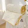 Colcha Fresca de Verão Bordada com Conchas Algodão Lavado Fio Dupla Camada Colcha de Verão Conjunto de Quatro Peças Fina Desenho Animado Lavável à Máquina Lavável Colcha de Presente