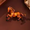 Broche Metálico del Año Nuevo del Caballo del Zodiaco, de Alta Gama y Elegante, con un Caballo Galopando, Simbolizando el Éxito, Accesorio para Ropa