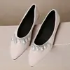 2026 Novo Tamanho Grande Elegante Bico Fino Boca Rasa Corrente de Strass Sapatos de Vovó Estilo Primavera/Outono Versátil Sapatos para o Trabalho para Senhoras
